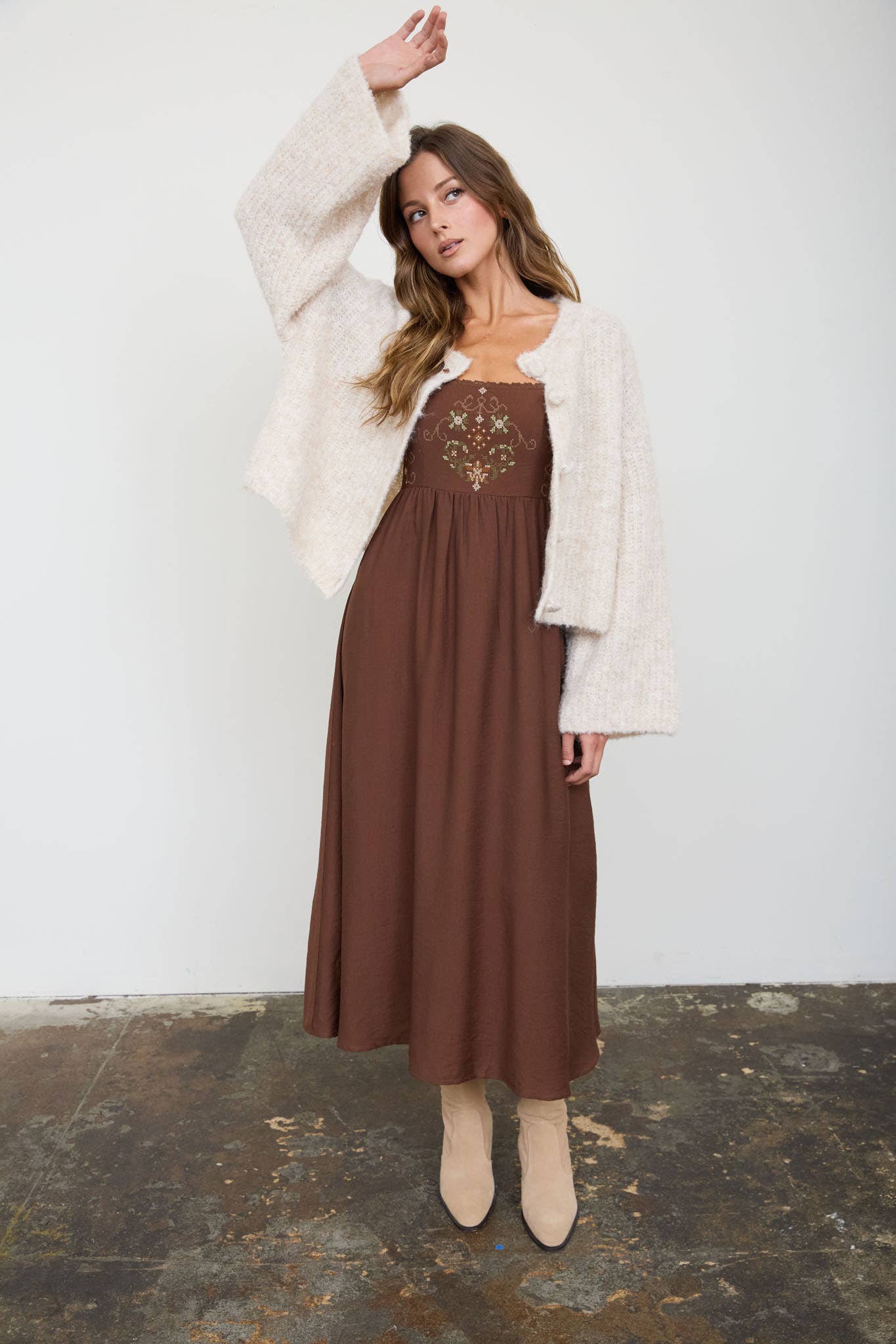 EMBROIDERY BELL SLV MIDI DRESS