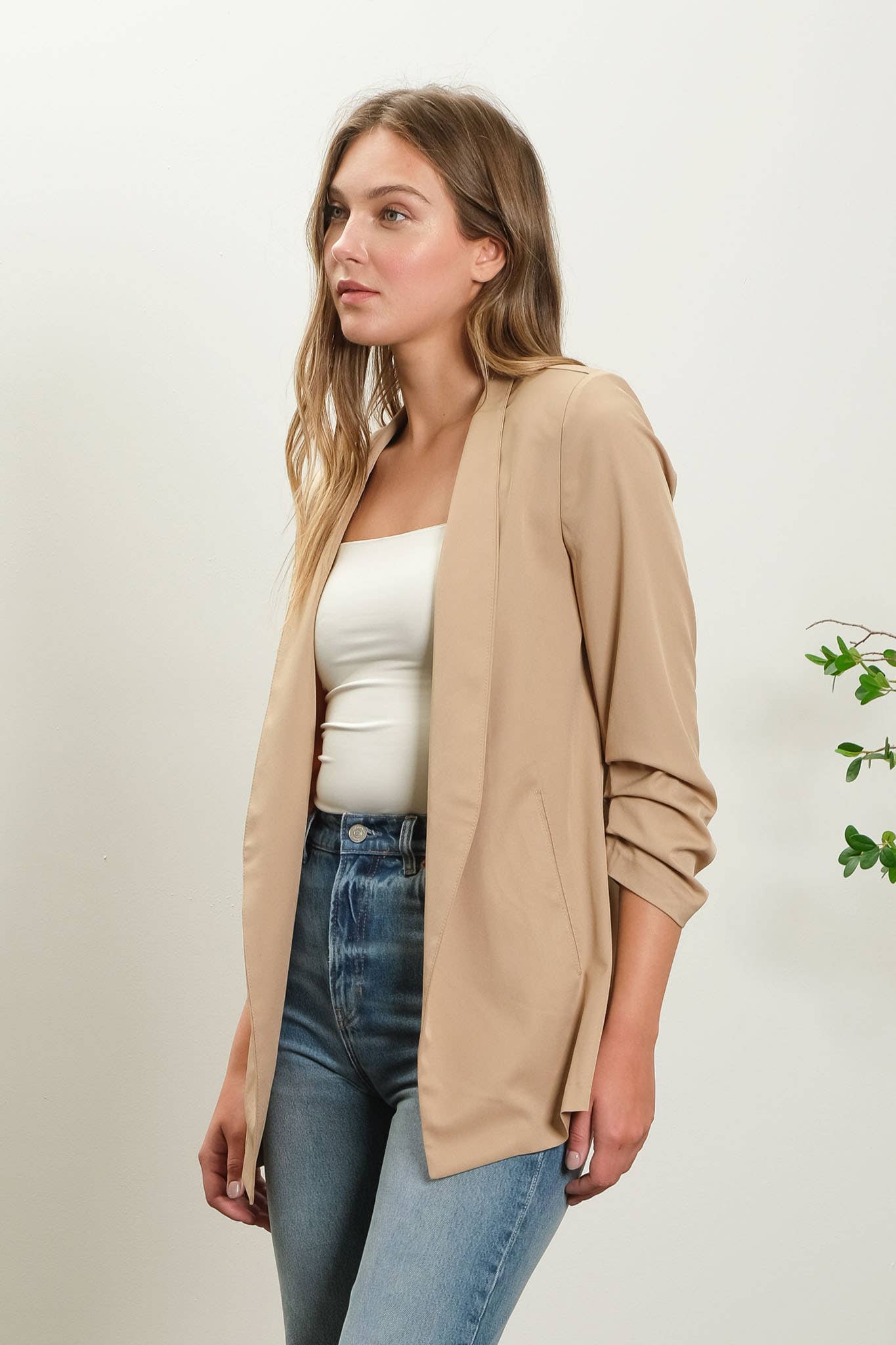 RUCHED SLEEVE BLAZER