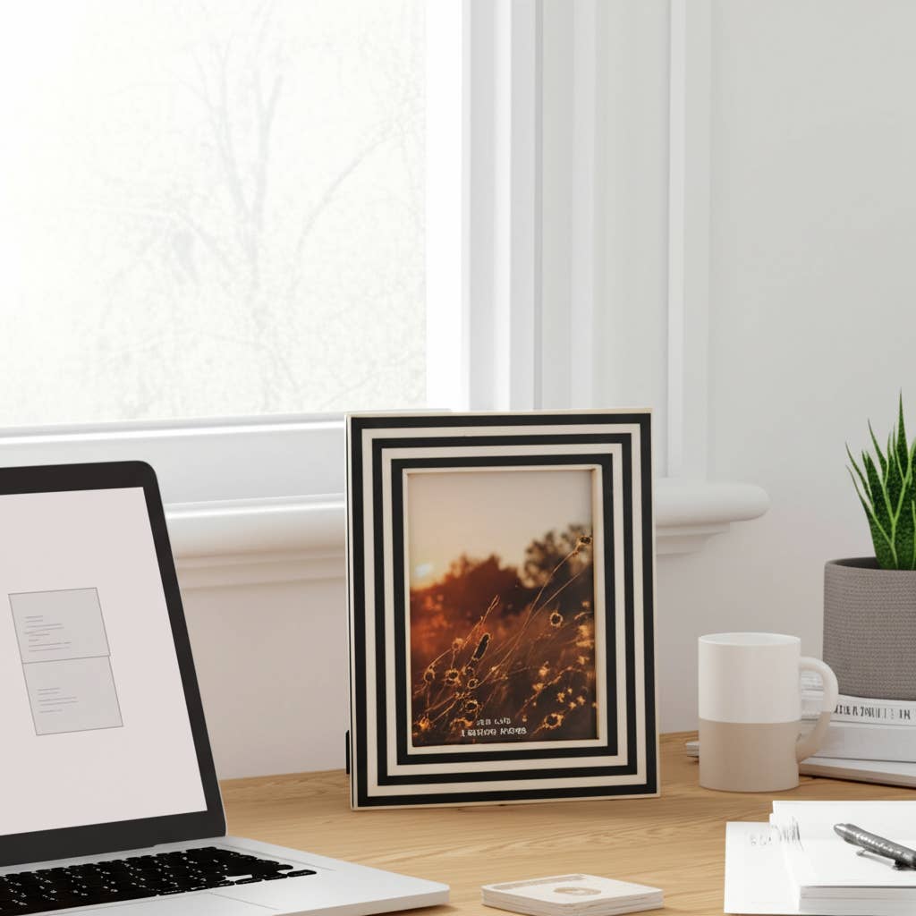 Photo Frame - Black Resin Modern Dimensional Lines, 4x6 in.