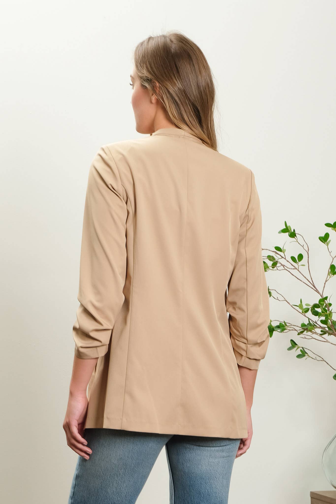 RUCHED SLEEVE BLAZER