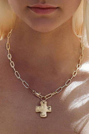 NOTABLE HAMMERED CROSS FRONT TOGGLE NECKLACE | 40NK9666