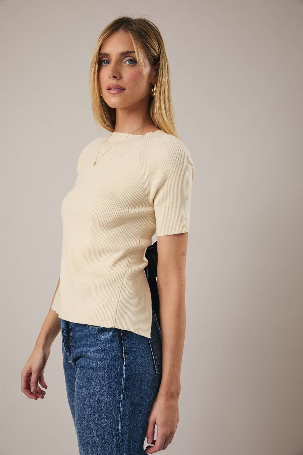 ROUND NECK HALF SLEEVE BACK TIE KNIT TOP